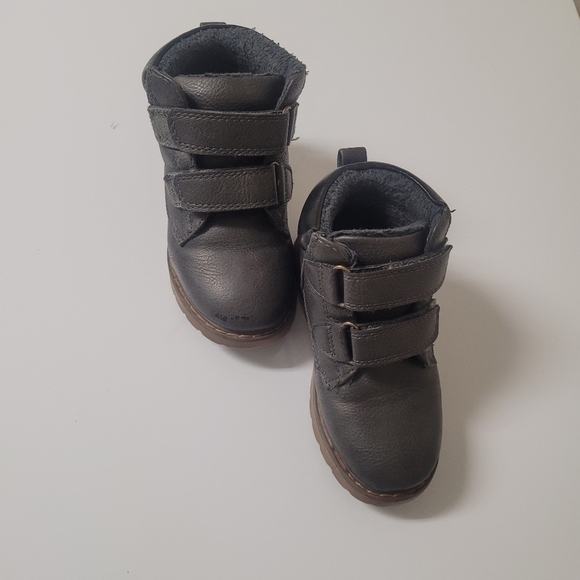 JOE FRESH Toddler Boys' Quick-Close boots in charcoal color size 8 - Picture 3 of 10